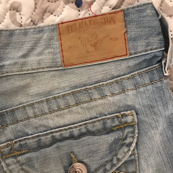 Size 26 blue jeans True Religion shorts - Picture 5 of 8